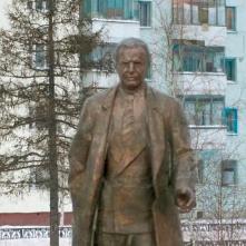 Памятник общественному деятелю В. В. Ремизову